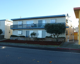 475 Esplanade Ave in Pacifica, CA - Building Photo - Building Photo