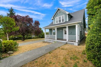 409 E Highland Ave in Mount Vernon, WA - Foto de edificio - Building Photo