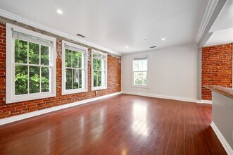 1236 N Flores St in West Hollywood, CA - Foto de edificio - Interior Photo