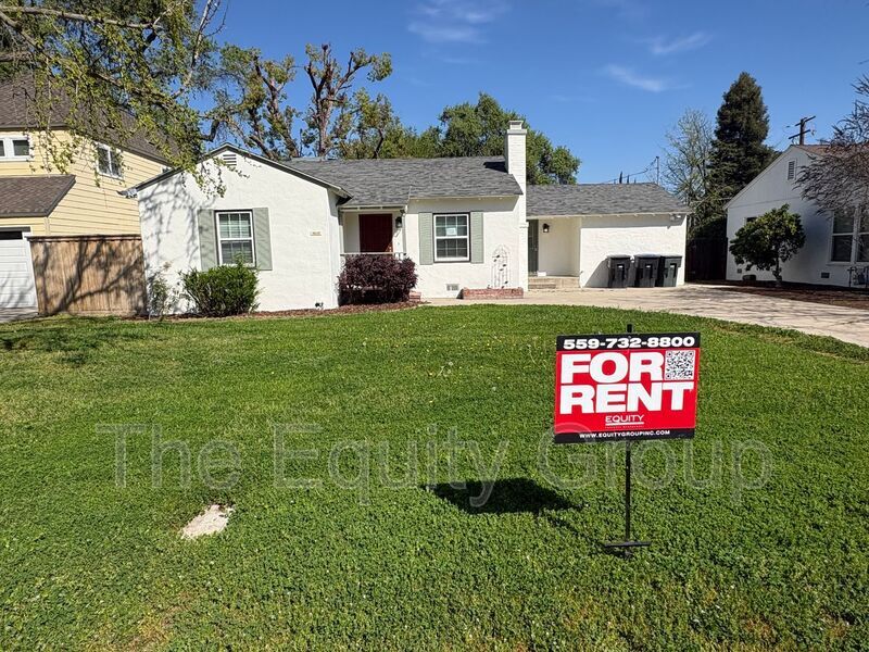 1610 W College Ave in Visalia, CA - Building Photo