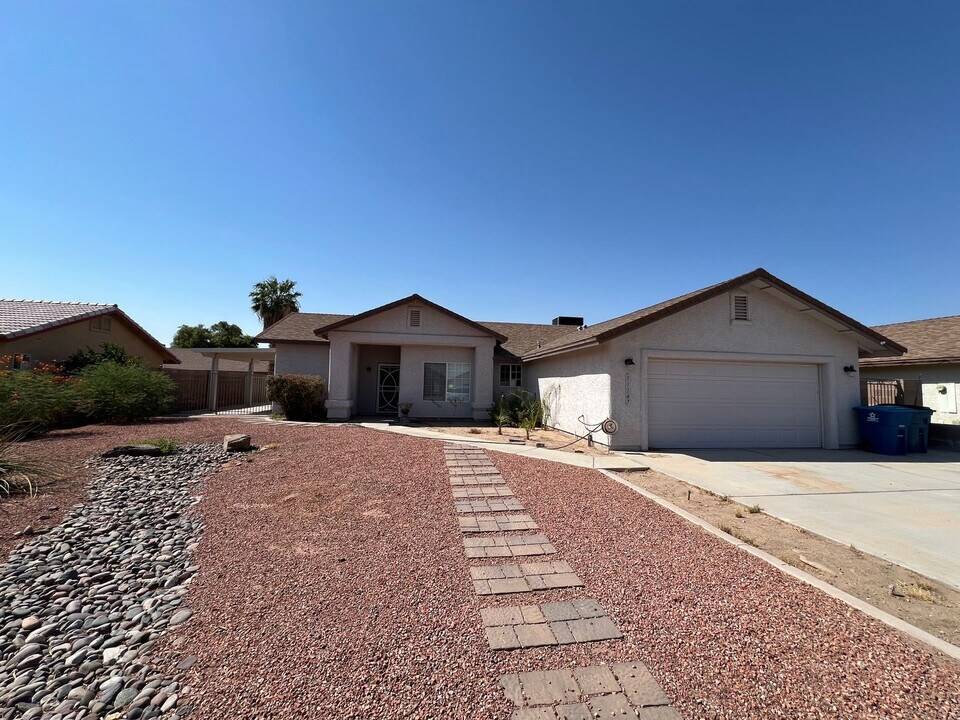 11147 E 27th St in Yuma, AZ - Building Photo