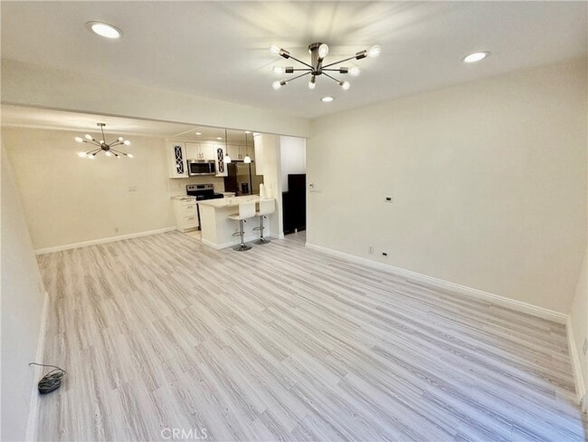 28947 Thousand Oaks Blvd in Agoura Hills, CA - Foto de edificio - Building Photo