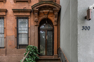 304 E 120th St in New York, NY - Building Photo - Building Photo