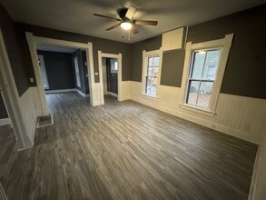 82 N Elm St in Galesburg, IL - Building Photo - Building Photo