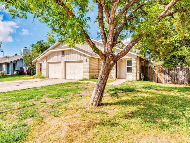 1108 Hyridge St in Round Rock, TX - Building Photo - Building Photo