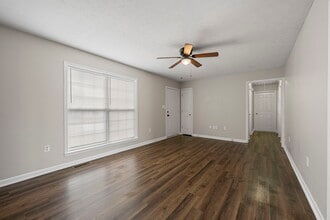 1307 Miller Pond Rd in Franklin, KY - Building Photo - Building Photo