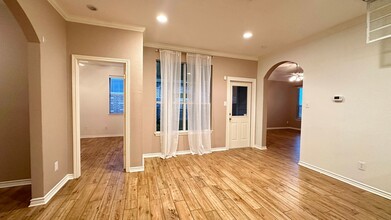 5911 Sunset Crest in San Antonio, TX - Building Photo - Building Photo