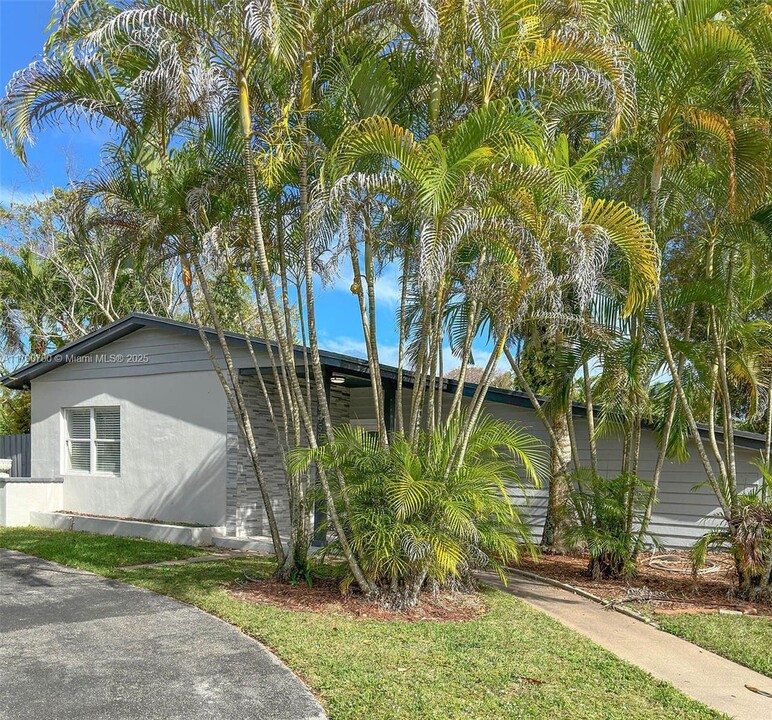 9450 SW 180th St in Palmetto Bay, FL - Building Photo