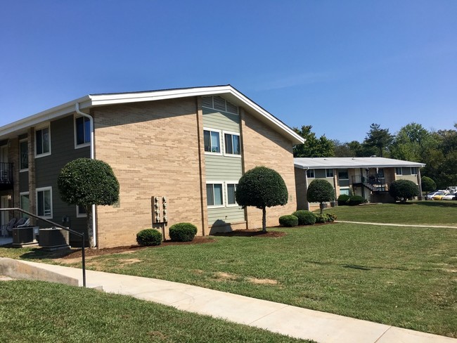 Waters Edge Apartments in Cleveland, TN - Building Photo - Building Photo