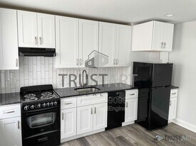 4732 Longshore Ave in Philadelphia, PA - Building Photo