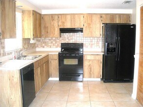 2806 Burr Oak Dr in Tampa, FL - Foto de edificio - Building Photo