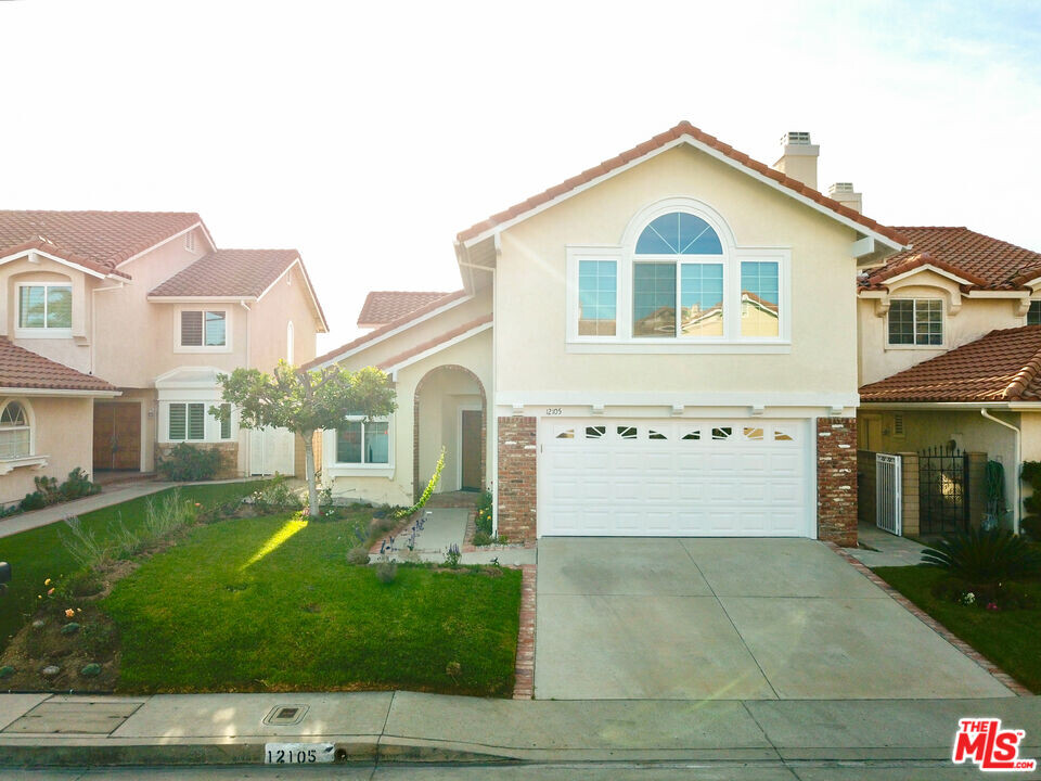 12105 Falcon Crest Way in Los Angeles, CA - Building Photo