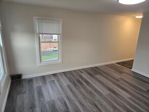 19 Ballston St, Unit Apt B in Bloomingdale, NJ - Building Photo - Building Photo