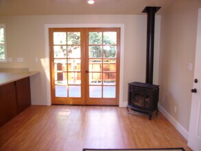 14871 Rotunda Way in Rio Nido, CA - Building Photo - Building Photo