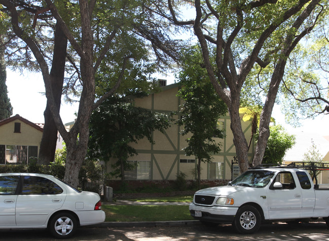 1044 Ruberta Ave in Glendale, CA - Building Photo - Building Photo