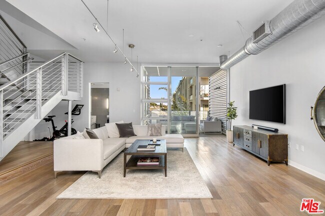 4080 Glencoe Ave in Marina Del Rey, CA - Building Photo - Building Photo