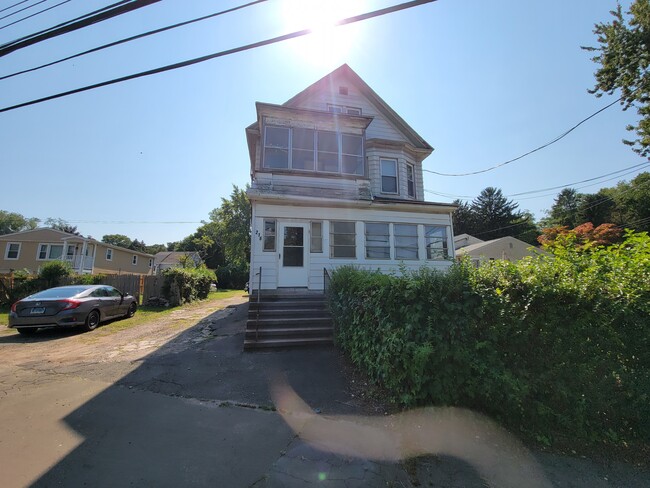 258 Russo Ave, Unit 2 in East Haven, CT - Building Photo - Building Photo