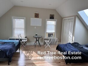 14 Lincoln Rd in Newton, MA - Foto de edificio - Building Photo