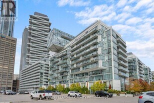 29 Queens Quay E in Toronto, ON - Building Photo