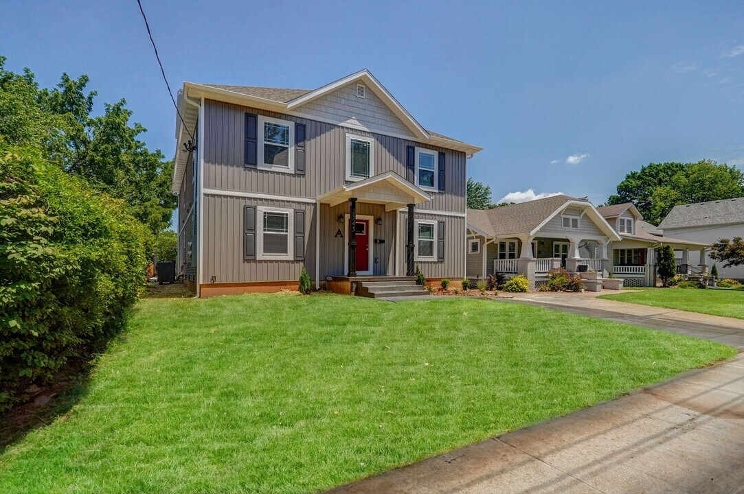 1345 E Cherry St in Springfield, MO - Building Photo