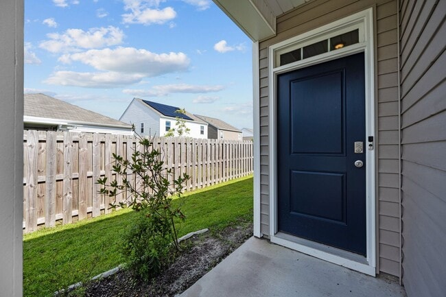 207 Airlie Vista Ln in Holly Ridge, NC - Building Photo - Building Photo