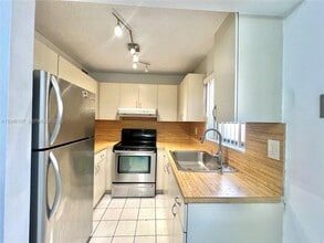 5930 W 25th Ct in Hialeah, FL - Building Photo - Building Photo