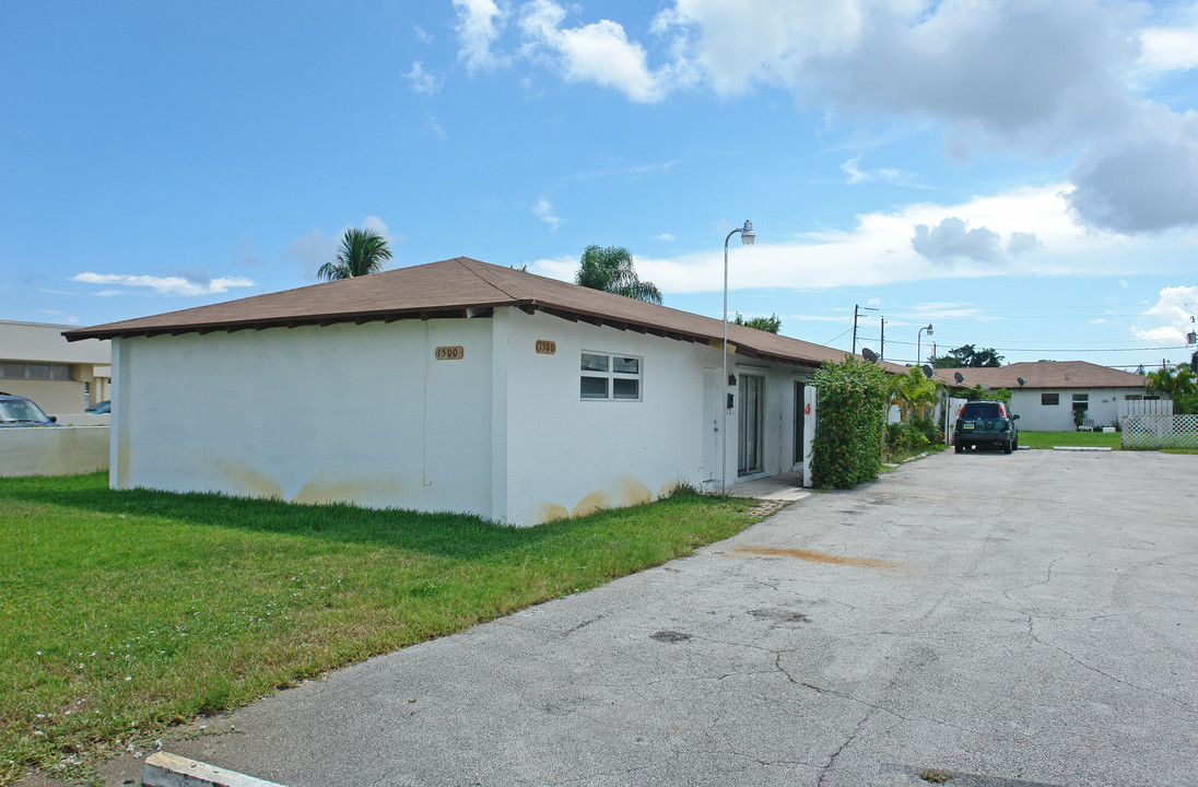 1500 Forest Hill Blvd in West Palm Beach, FL - Building Photo