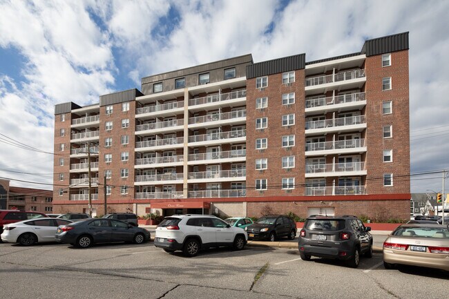 Ocean Terrace in Long Beach, NY - Building Photo - Building Photo