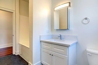 2801 San Marino St, Unit 6 in Los Angeles, CA - Foto de edificio - Building Photo