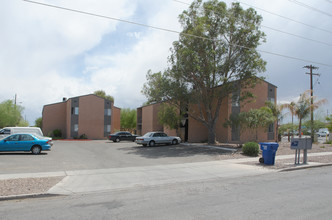 Pepper Tree Apartments in Tucson, AZ - Building Photo - Building Photo