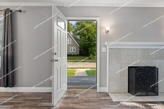 594 Lowell St in Pontiac, MI - Building Photo - Building Photo