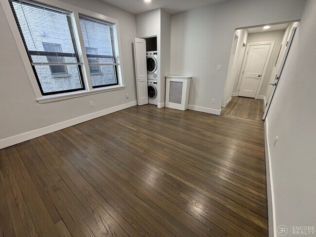 19 Peterborough St, Unit 8 in Boston, MA - Foto de edificio - Building Photo