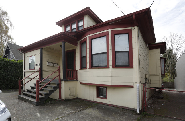 1613 SE Cesar E Chavez Blvd in Portland, OR - Building Photo - Building Photo