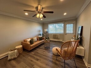 Fairfield At New England Village in Hauppauge, NY - Foto de edificio - Building Photo