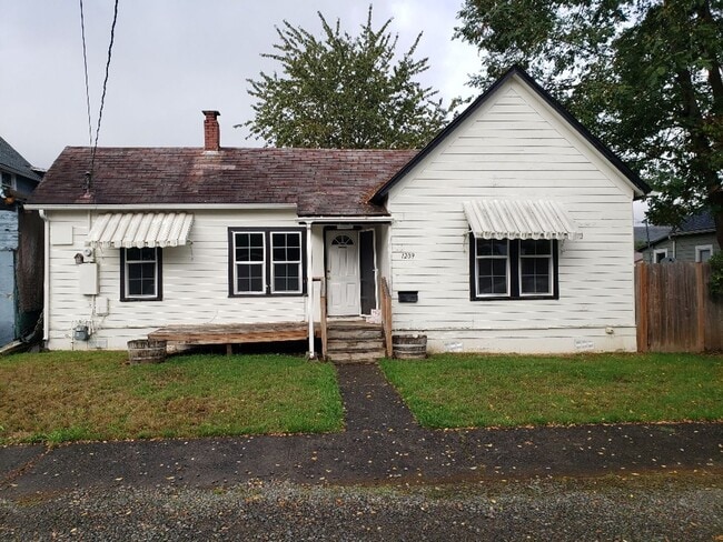 property at 1209 G St