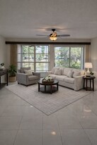 6909 Lake Place Ct in Tampa, FL - Building Photo