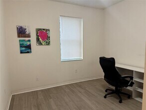4056 Meadowlark Dr in Kissimmee, FL - Foto de edificio - Building Photo