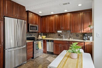 807 W 48th St, Unit Apt 504 in Kansas City, MO - Foto de edificio - Building Photo