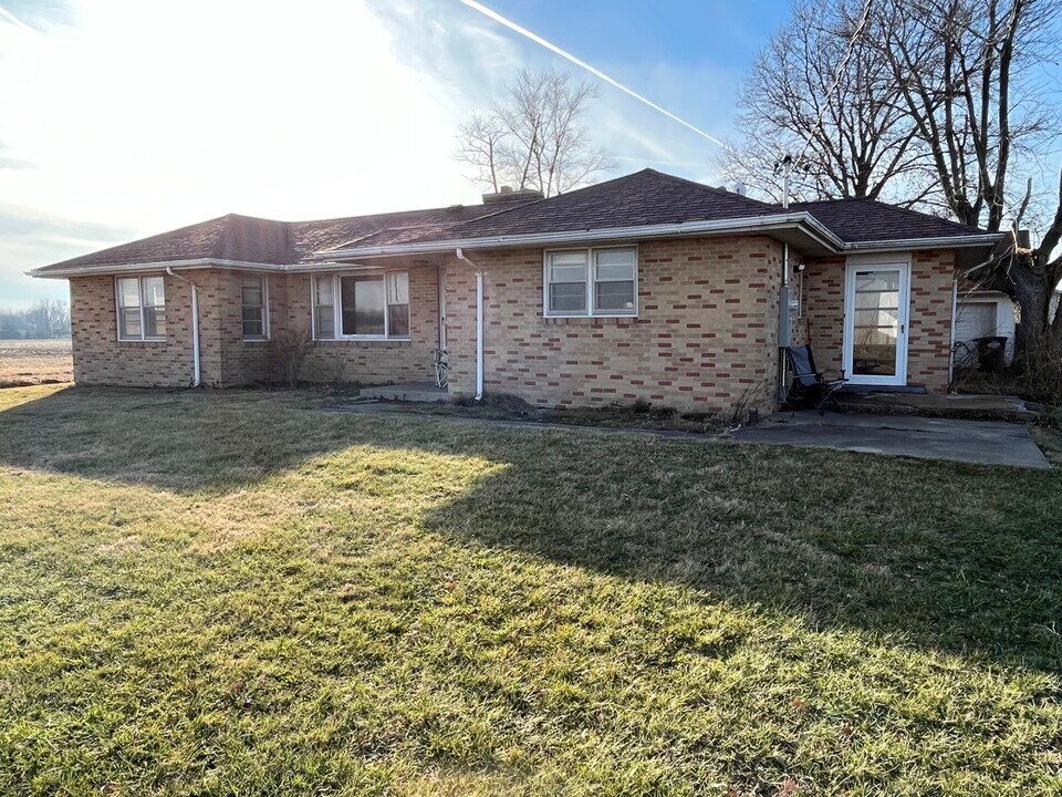 15755 IL-109 in Dow, IL - Building Photo