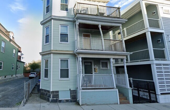 5 Moseley St, Unit 3