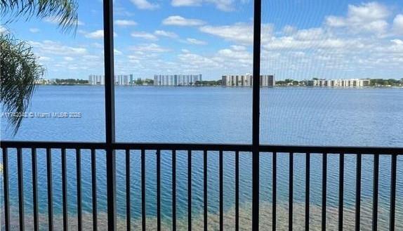 117 Lake Emerald Dr, Unit #308 in Oakland Park, FL - Foto de edificio - Building Photo