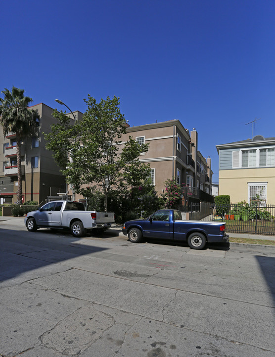 909 S Gramercy Pl in Los Angeles, CA - Building Photo