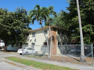 737 NW 12th St in Miami, FL - Foto de edificio