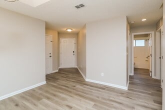 2978 Centerwood Dr N in Jacksonville, FL - Foto de edificio - Building Photo