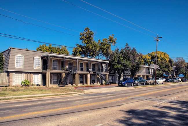 Southern Gardens Apartments in Houston, TX - Building Photo - Building Photo