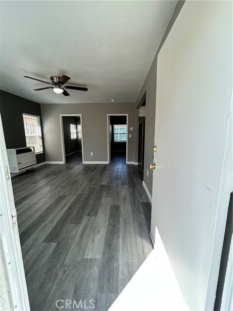 1004 N Sloan Ave-Unit -A in Compton, CA - Foto de edificio - Building Photo