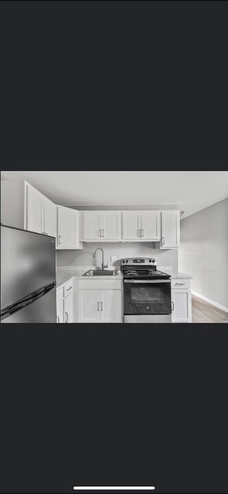 4 Willington Ave in Stafford, CT - Building Photo
