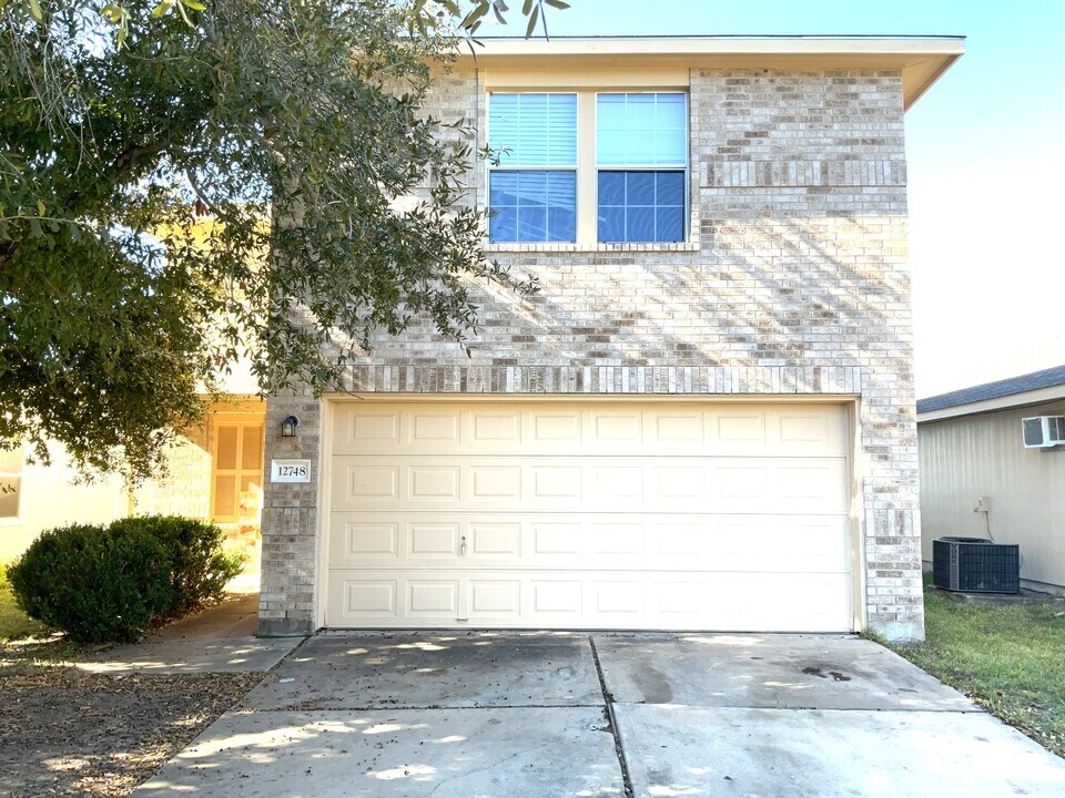 12748 Saint Marys Dr in Manor, TX - Building Photo