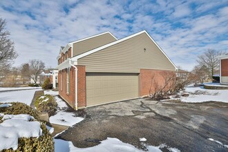 6468 Woodsong Dr in West Chester Township, OH - Building Photo - Building Photo