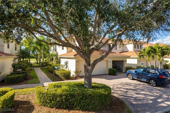 3071 Meandering Way in Ft. Myers, FL - Building Photo - Building Photo